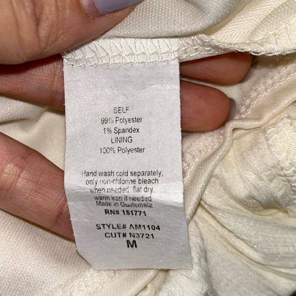 NWT GiLLi textured one-shoulder Romper - Picture 6 of 6